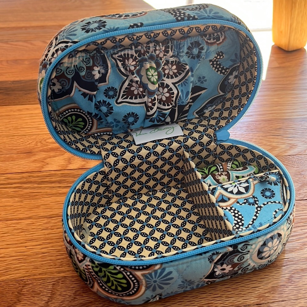 Vera Bradley Oval Zip Jewelry, retired pattern